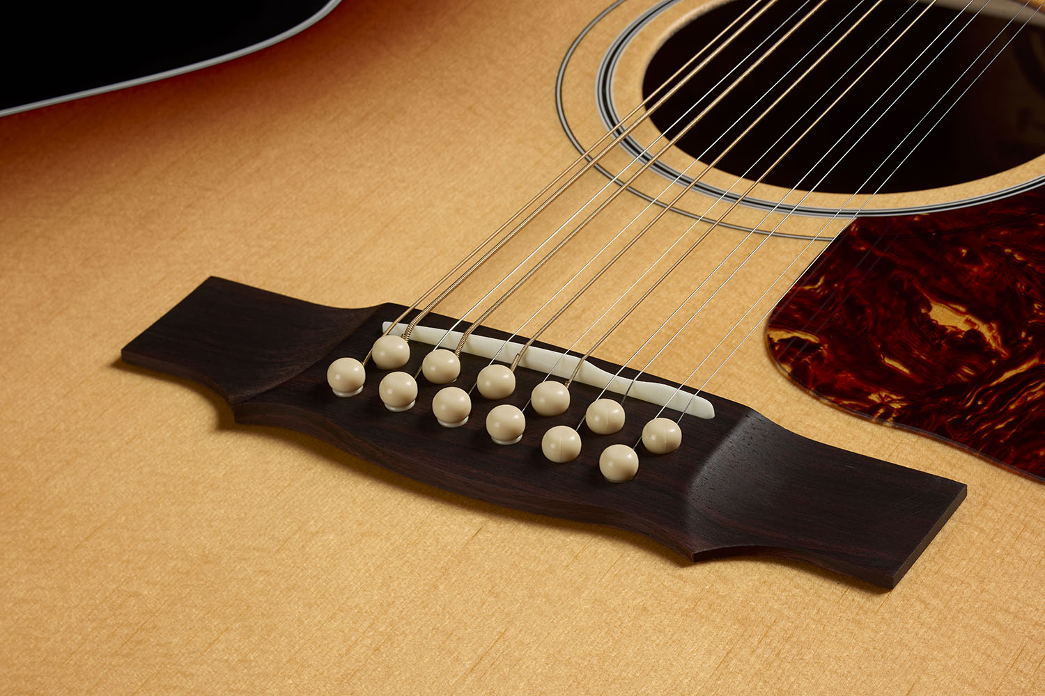 Close-up of F-412 Standard Pacific Sunset Burst bridge