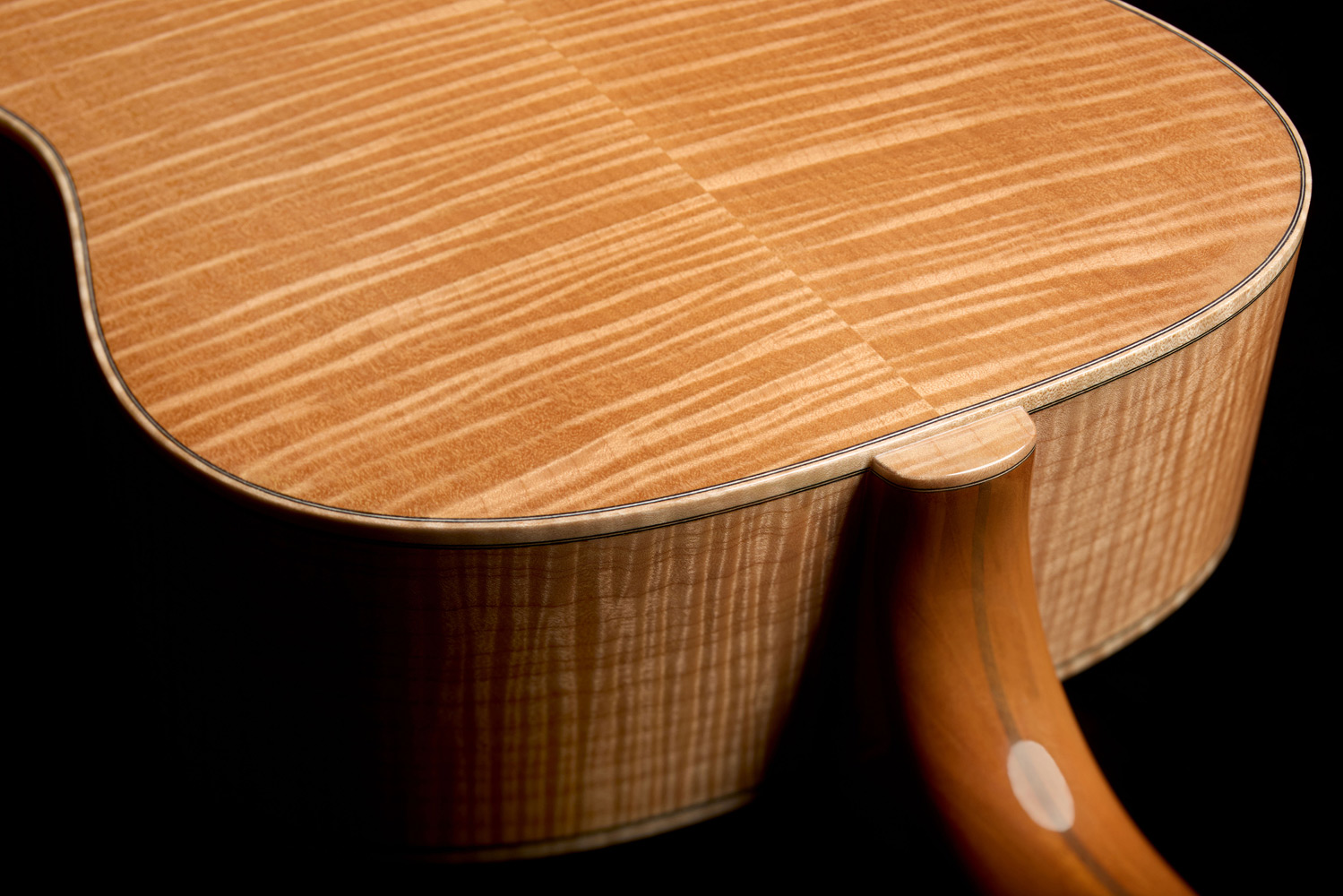 Close-up of VR1 F-40 Au Naturel neck heel and back