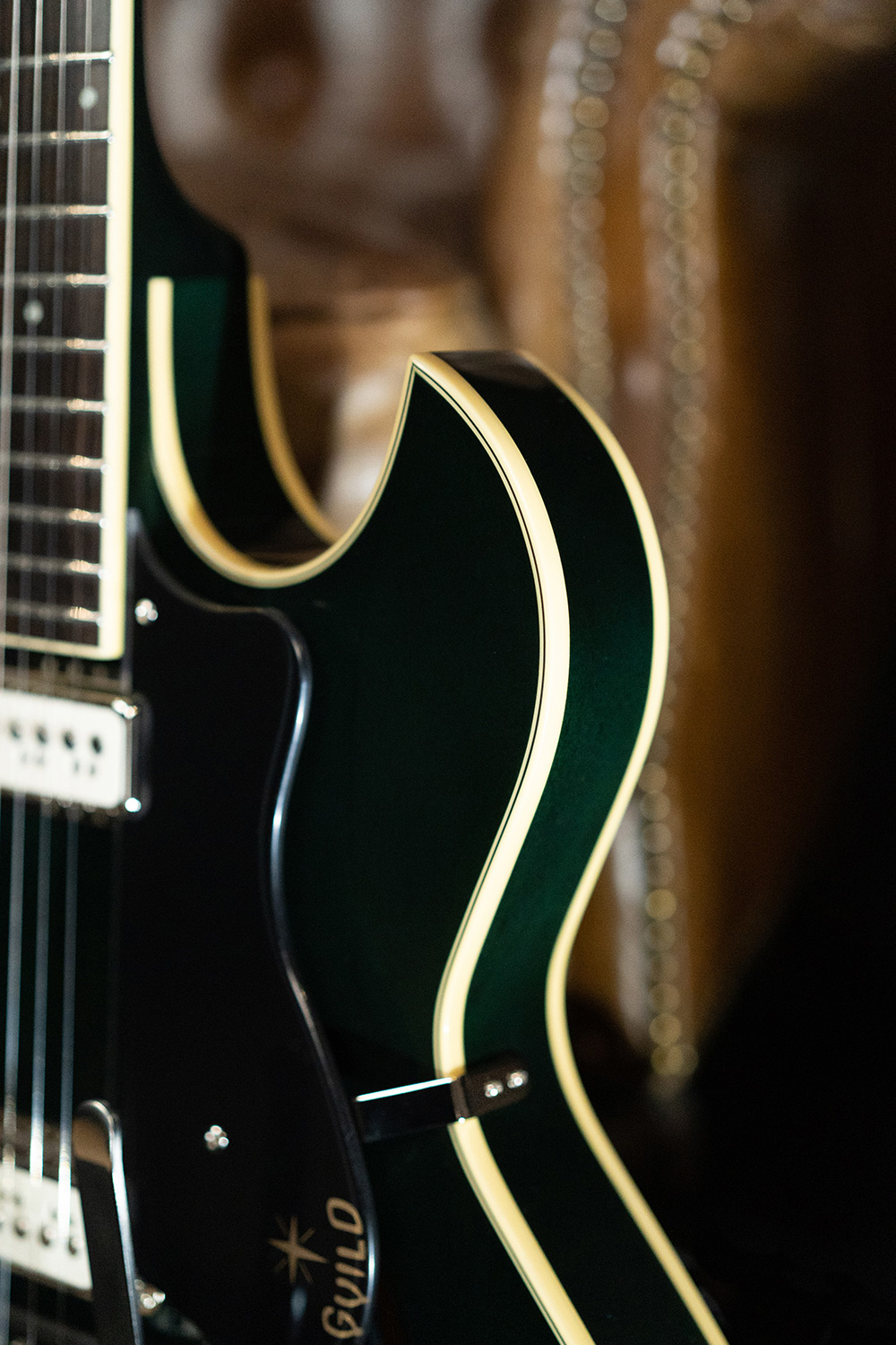 Close up view of Starfire III Dynasonic Emerald Green body curve