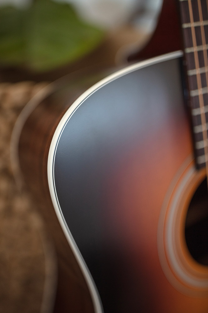 Close-up of D-50 Standard Antique Burst shoulder showcasing the body binding
