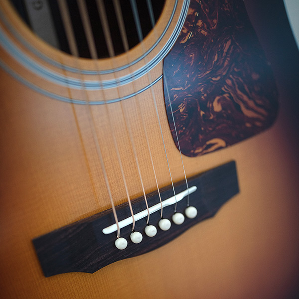 Close-up of D-50 Standard Antique Burst bridge thumb
