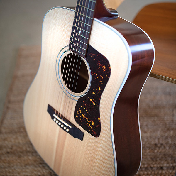 Front view of D-40 Standard body featuring solid Sitka spruce wood thumbnail