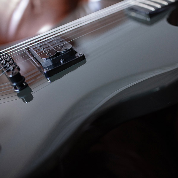 Close-up Polara Night Edition Tungsten pickup thumb