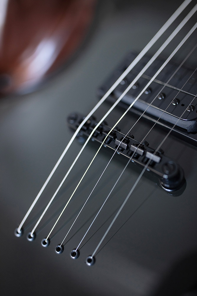 Close-up Polara Night Edition Tungsten bridge