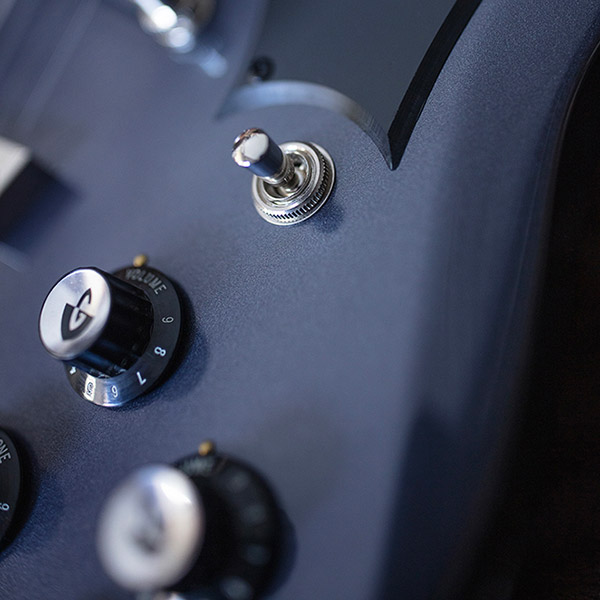 Close-up of Polara Deluxe Canyon Dusk knobs thumb