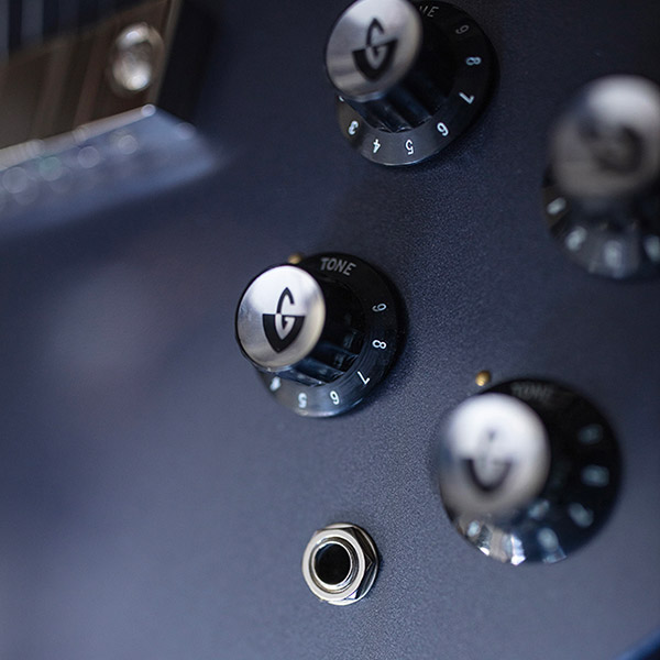 Close-up of the Polara Deluxe Canyon Dusk knobs thumb