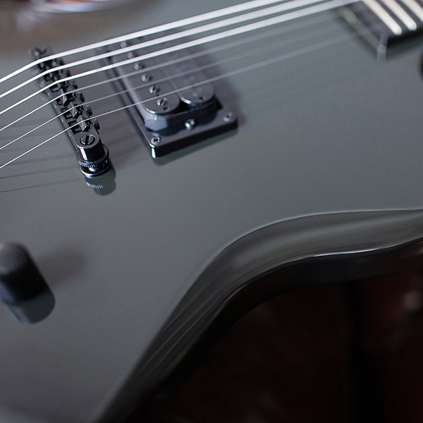 Close-up Polara Night Edition Tungsten pickup thumb